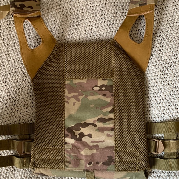 **SOLD** CrossFit Plate Carrier Vest - Picture 3 of 7
